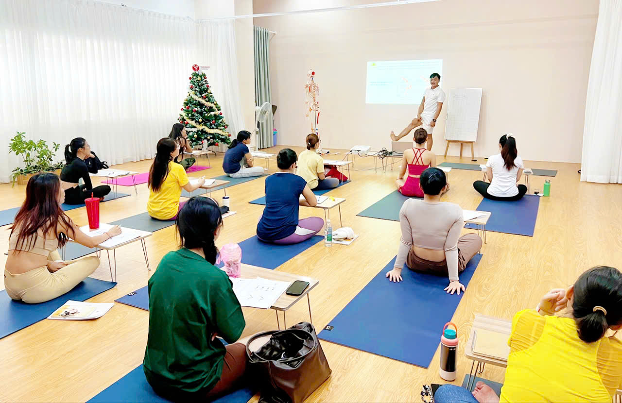 huan-luyen-vien-yoga